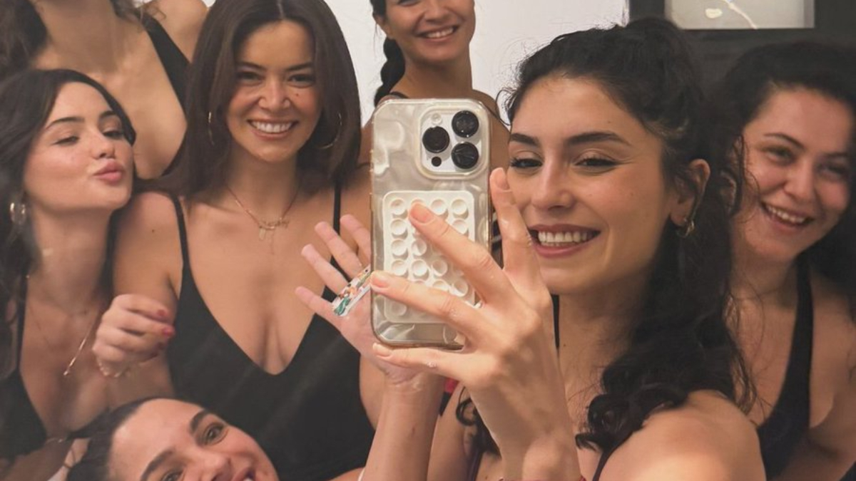 Oyuncu Tuba Büyüküstün, Paris Moda Haftası kombini! Sosyal medyada yorum yağdı Oyuncu Tuba Büyüküstün, Paris Moda Haftası kombini! Sosyal medyada yorum yağdı