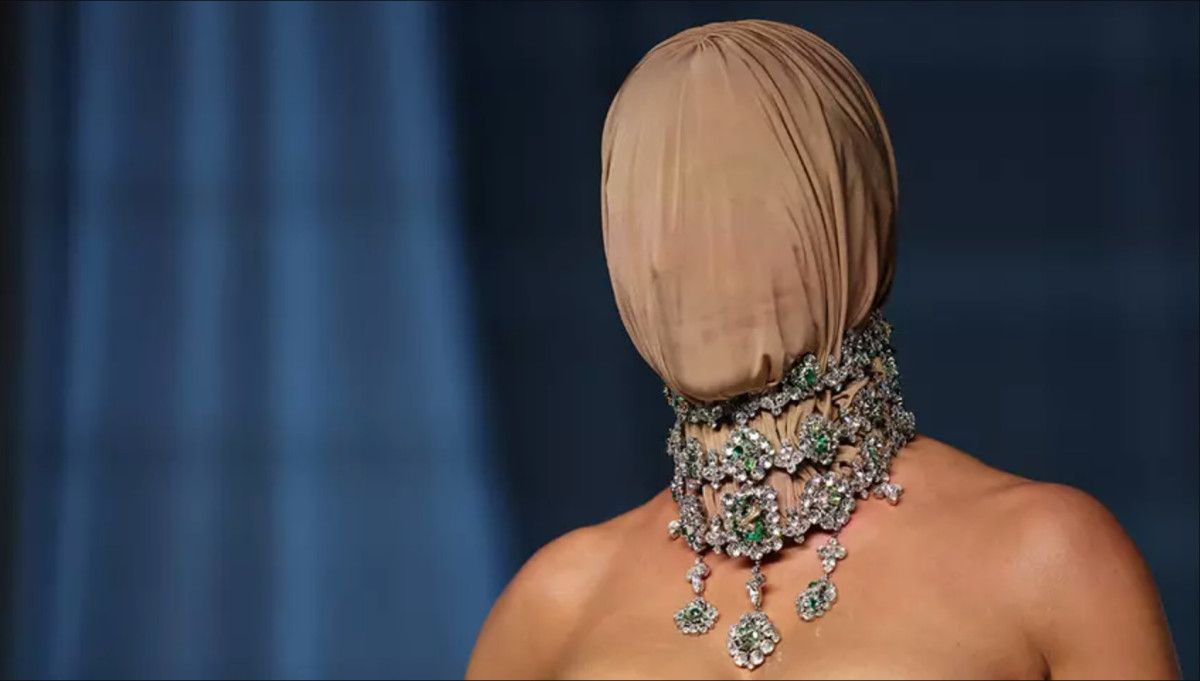 Kim Kardashian gala tarzıyla herkesi şaşırttı! Yüzünü tamamen kapattı Kim Kardashian gala tarzıyla herkesi şaşırttı! Yüzünü tamamen kapattı