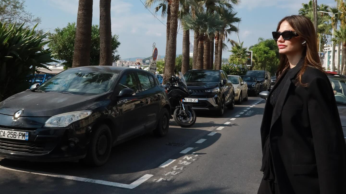 Eşref’in Rüya’sı Demet Özdemir’in Cannes tarzını yabancı modacılar da beğendi