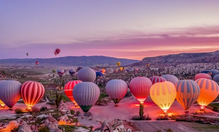 Altın Hafta’da Kapadokya Bereketi: Çinli Turist Akını Altın Hafta’da Kapadokya Bereketi: Çinli Turist Akını