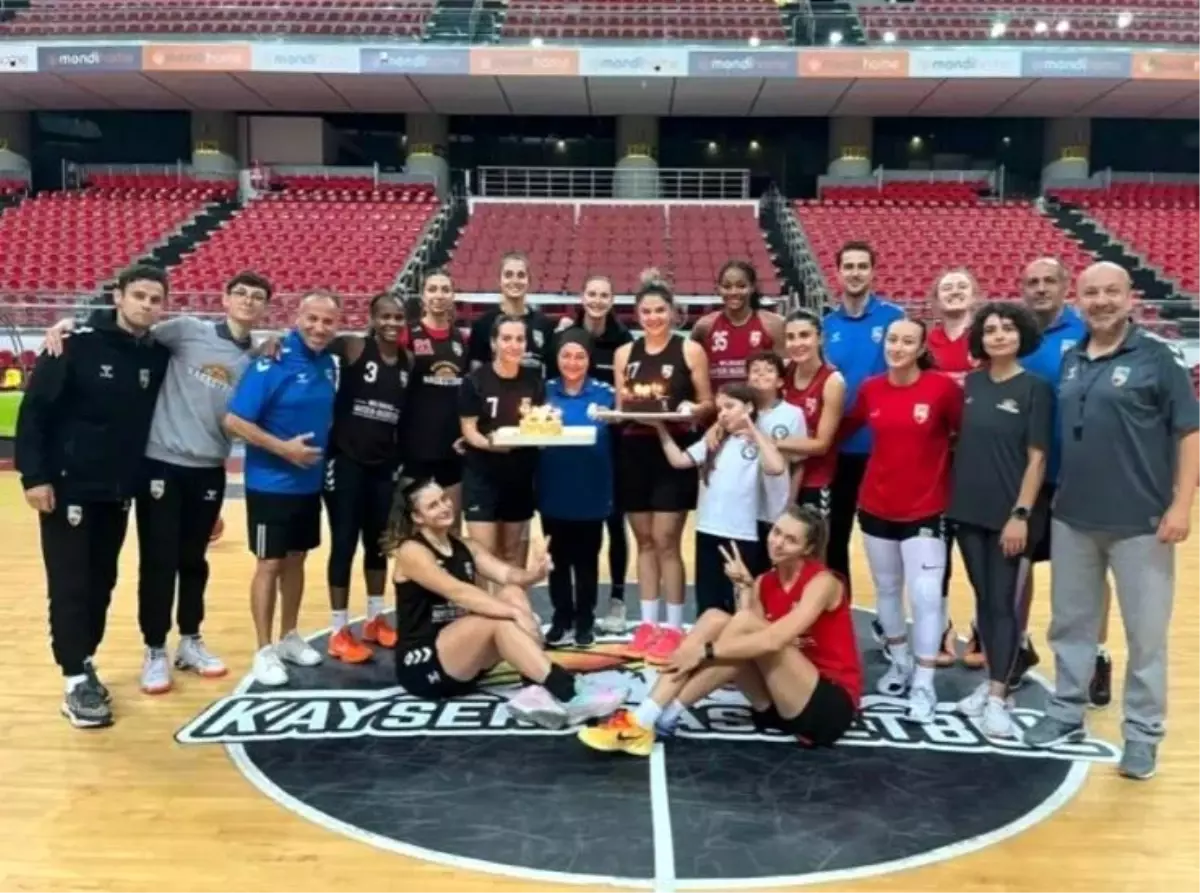 Melikgazi Kayseri Basketbol, Kaptan Merve Uygül’ün Doğum Gününü Kutladı Melikgazi Kayseri Basketbol, Kaptan Merve Uygül’ün Doğum Gününü Kutladı