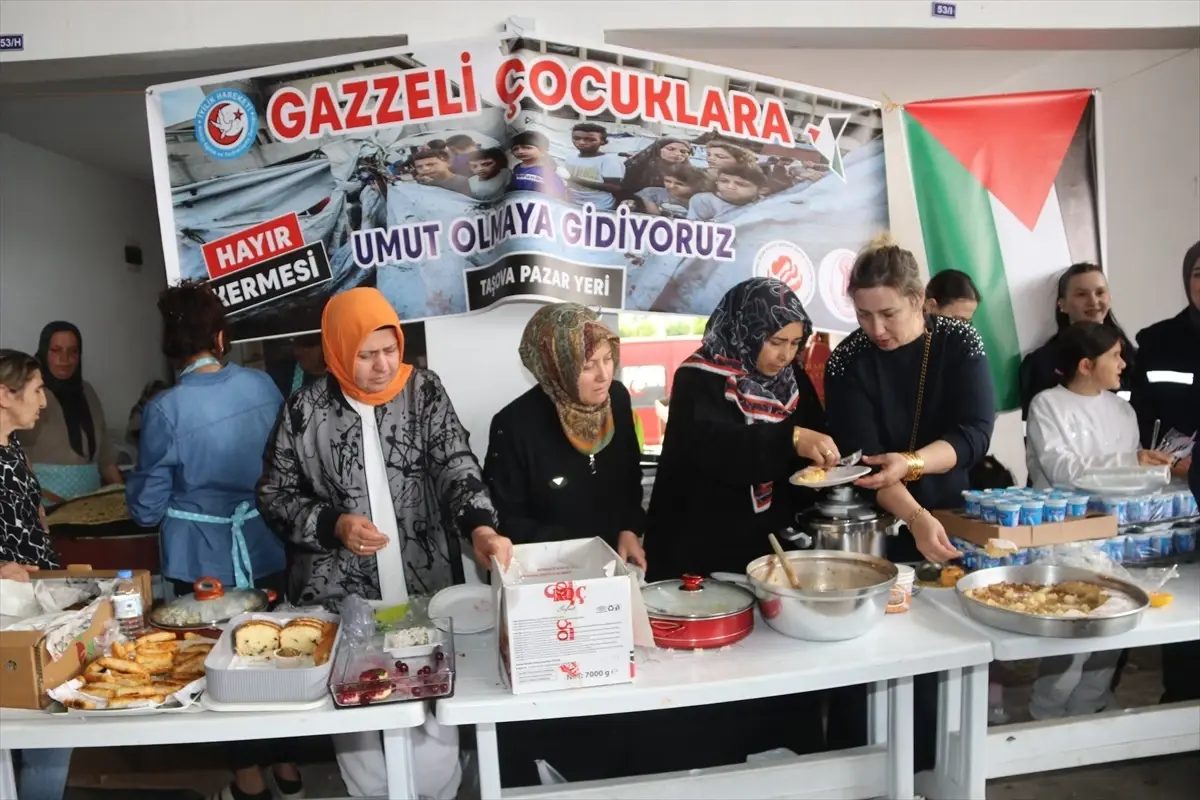 Taşova’da Gazzeli Çocuklar İçin Yardım Kermesi Düzenlendi Taşova’da Gazzeli Çocuklar İçin Yardım Kermesi Düzenlendi